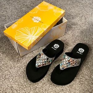 Sz 8 NIB Yellow Box jewel platform flip flop
